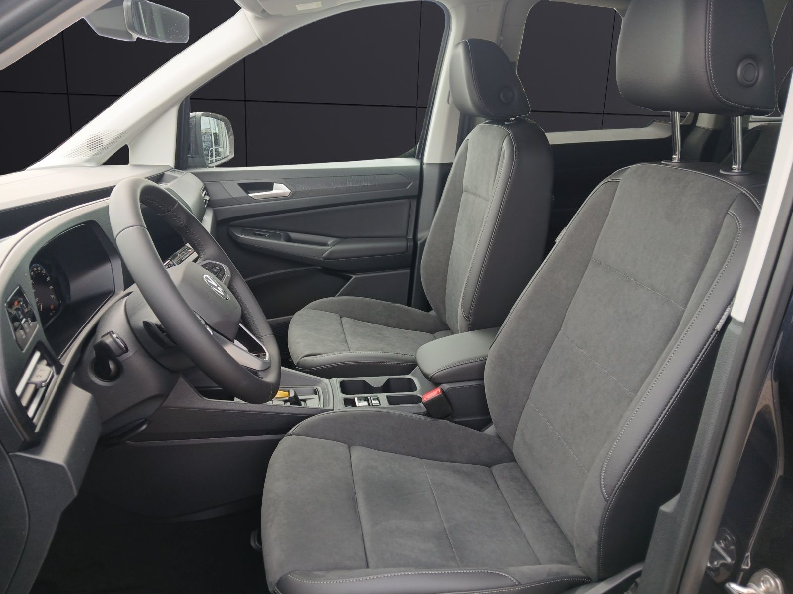 Fahrzeugabbildung Volkswagen Caddy TSI Life DSG CarPlay AID ACC RFK SH LM