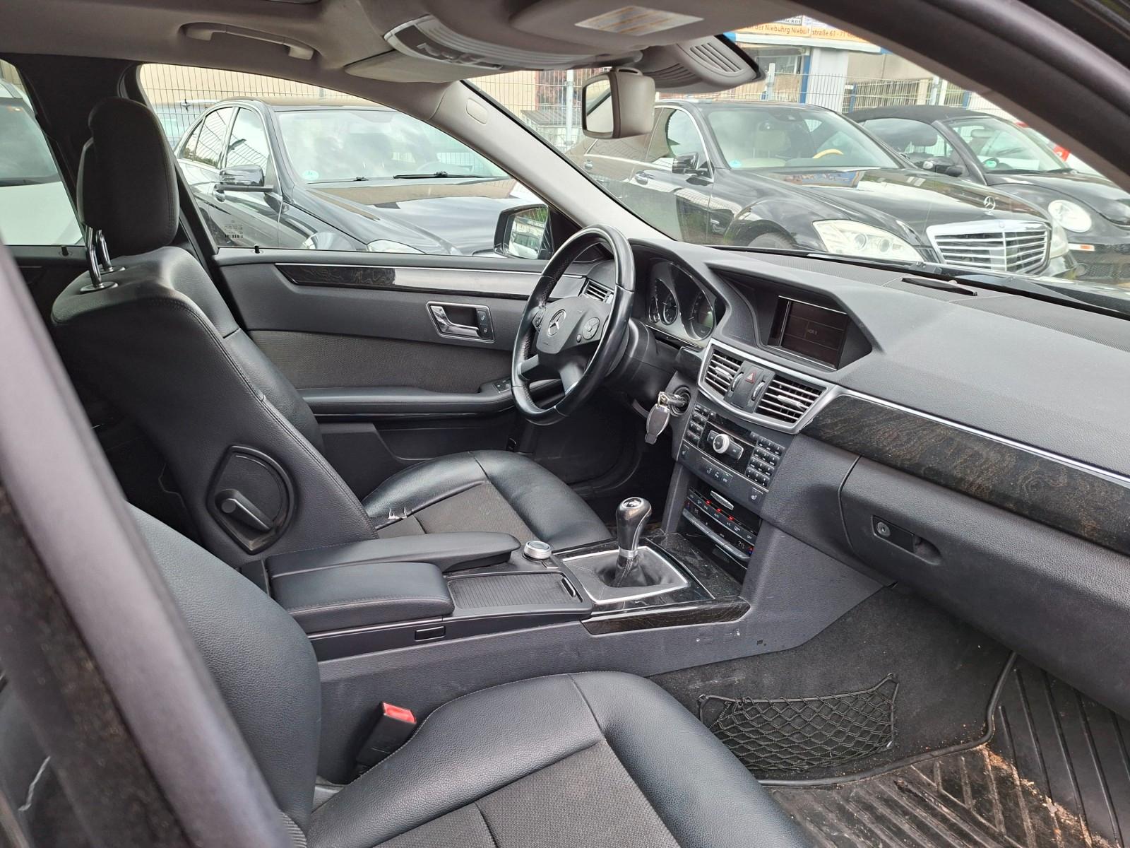 Mercedes-Benz E200 2011 — photo 9