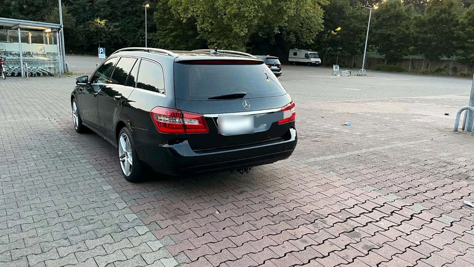 Mercedes-Benz E200 2012 — rear view