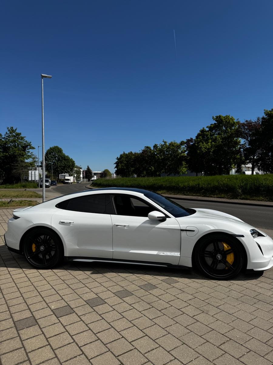 Porsche Taycan Turbo