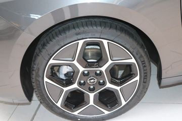 Fotografie 5 des Opel Astra Sports Tourer 1.2 Turbo Automatik GS