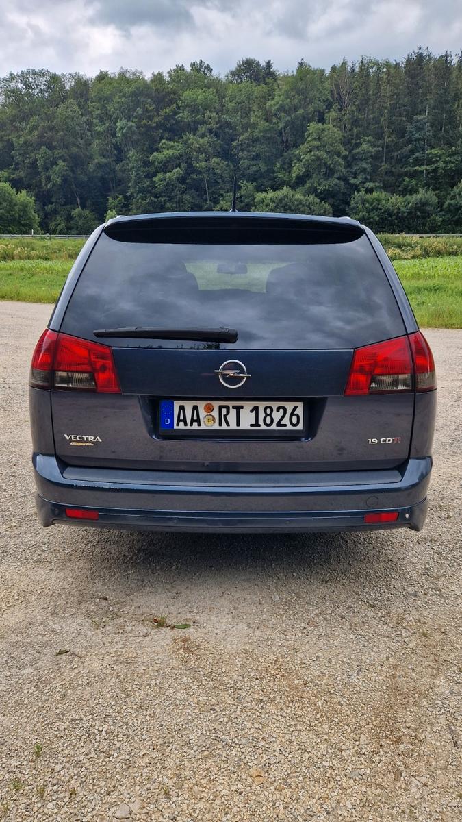 Opel Vectra 2006 — салон