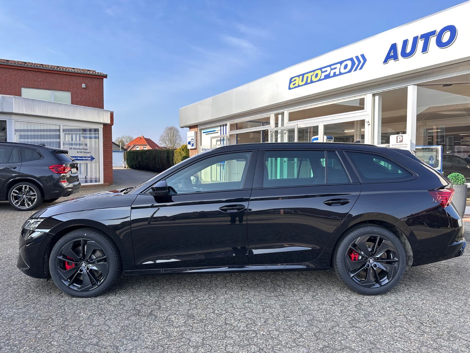 Fahrzeugabbildung SKODA Octavia Combi RS 2.0 TSI Matrix/Pano/Navi/ACC