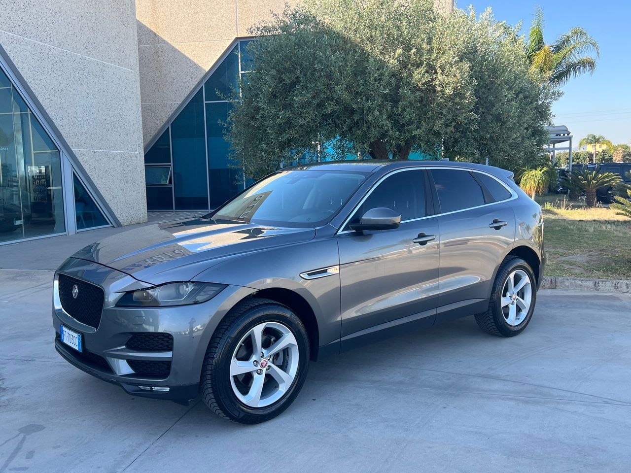 JAGUAR F-Pace