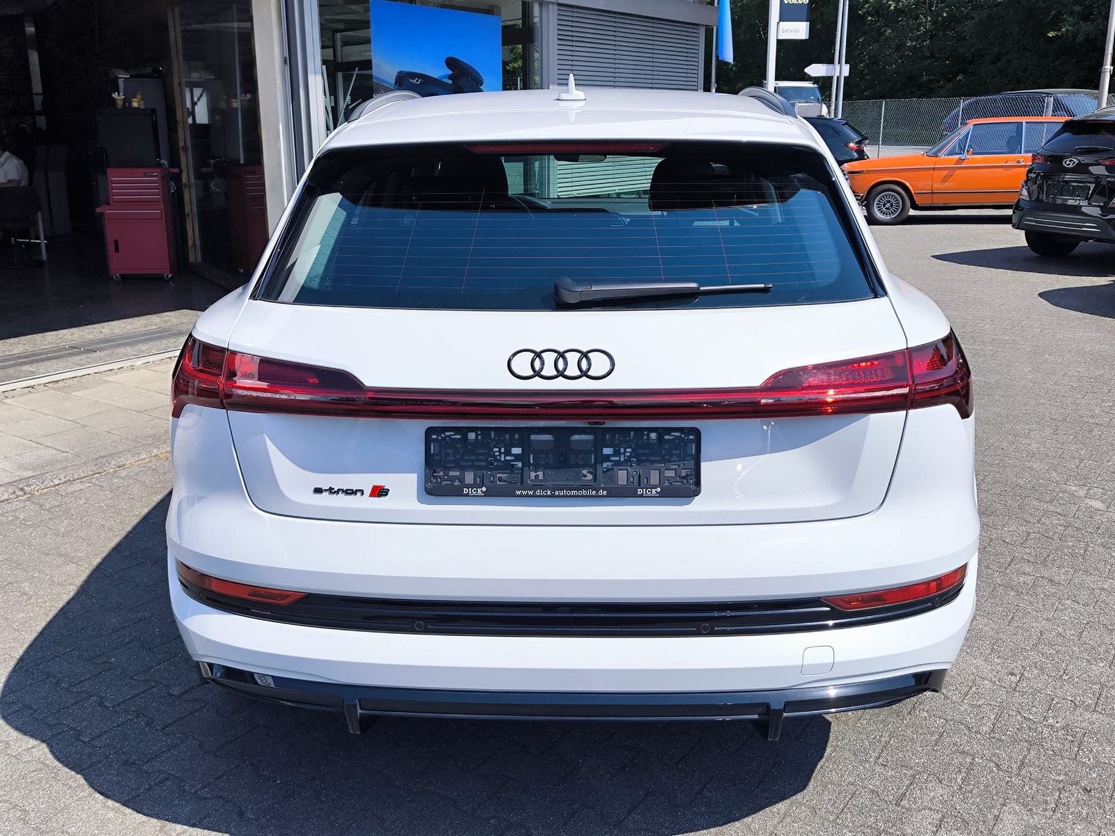 Fahrzeugabbildung Audi e-tron S LINE BLACK EDITION LED+SHZ+KAM+B&O+ACC+