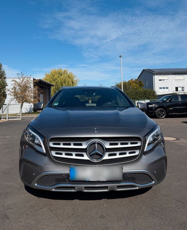 Image of Mercedes-Benz GLA 220