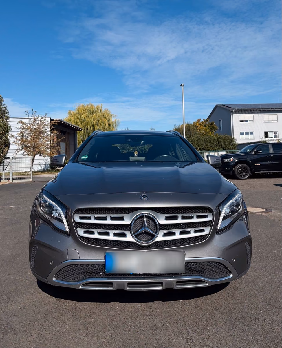 Mercedes-Benz GLA 220