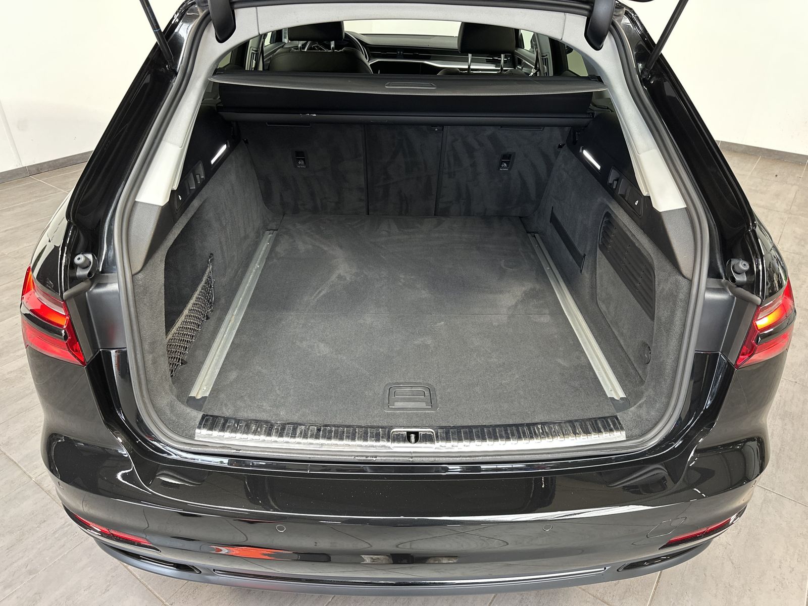 Fahrzeugabbildung Audi A6 Avant 35 TDI Sport NAV+LED+ACC+360°+VCOCK+SHZ