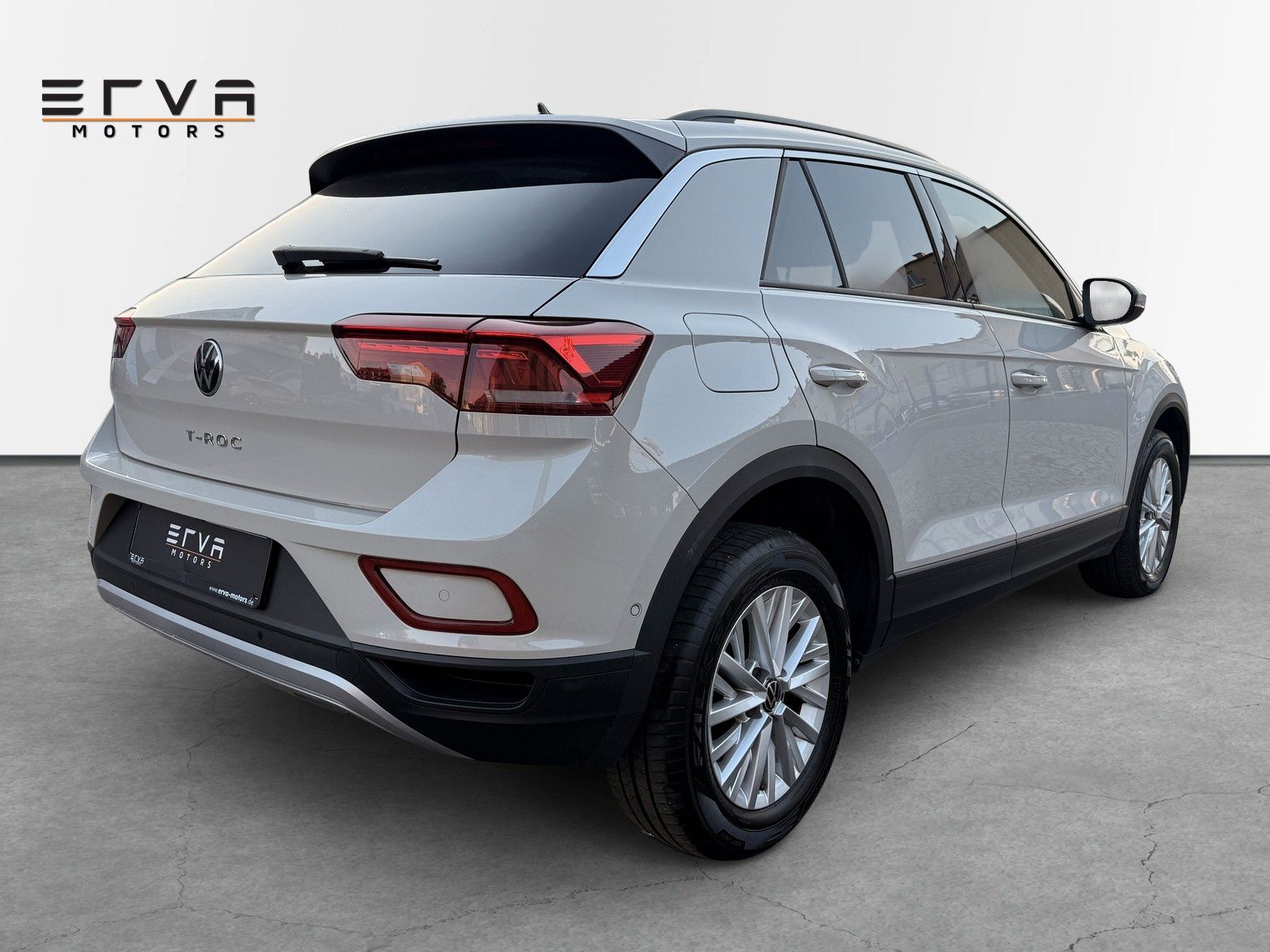 Volkswagen T-Roc 2.0 TDI Life DSG Rear View foto 4