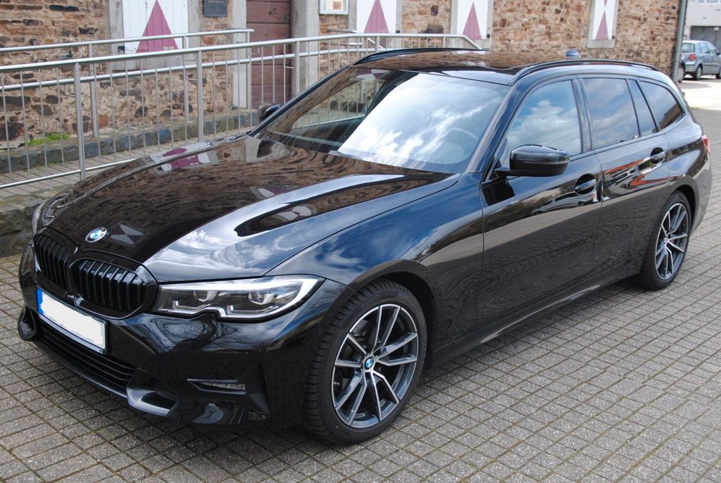 Image of BMW 320