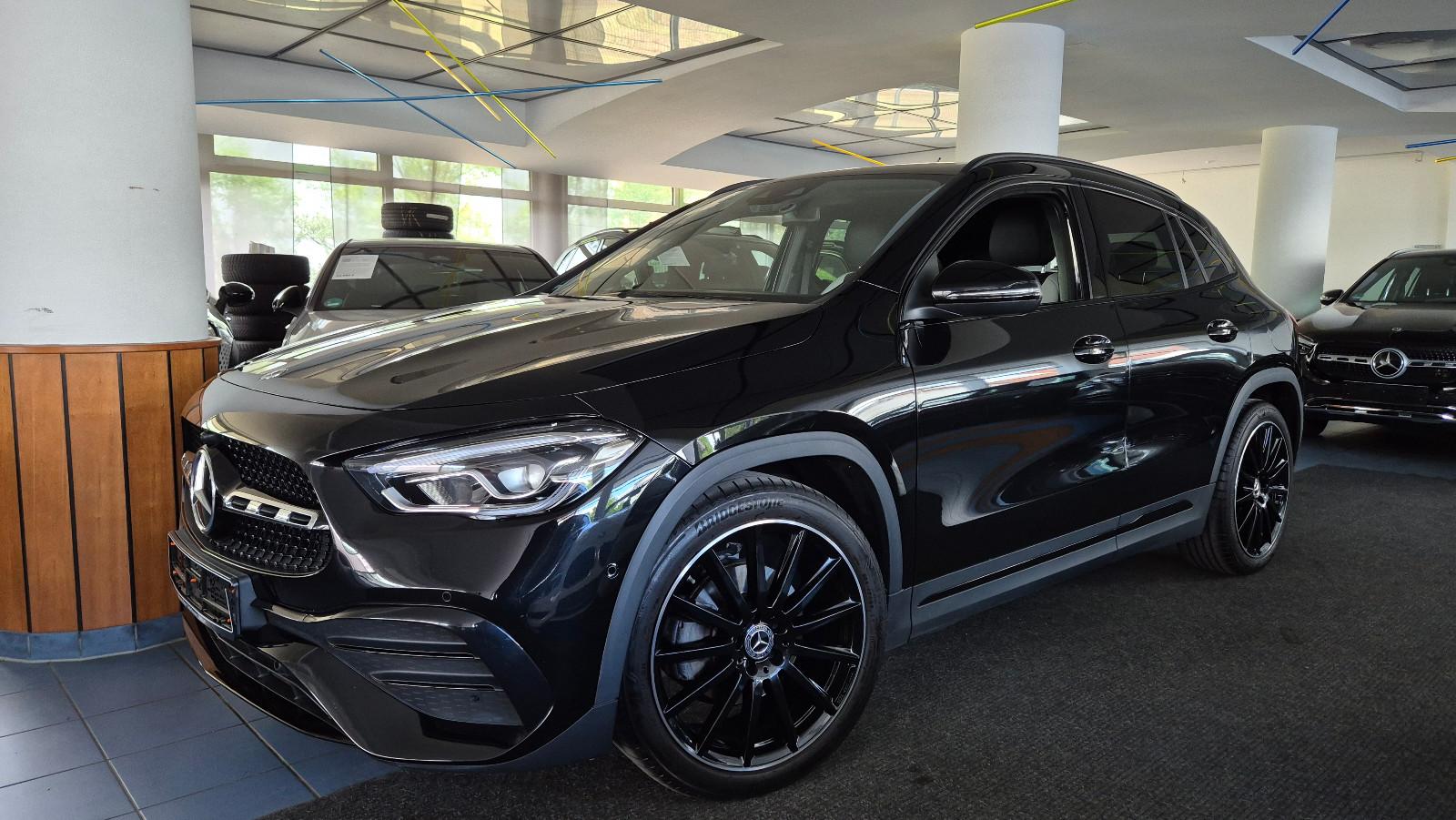 Mercedes-Benz GLA200AMG Line/20"/LED/Leder/Night/Pano/Spur/Tem
