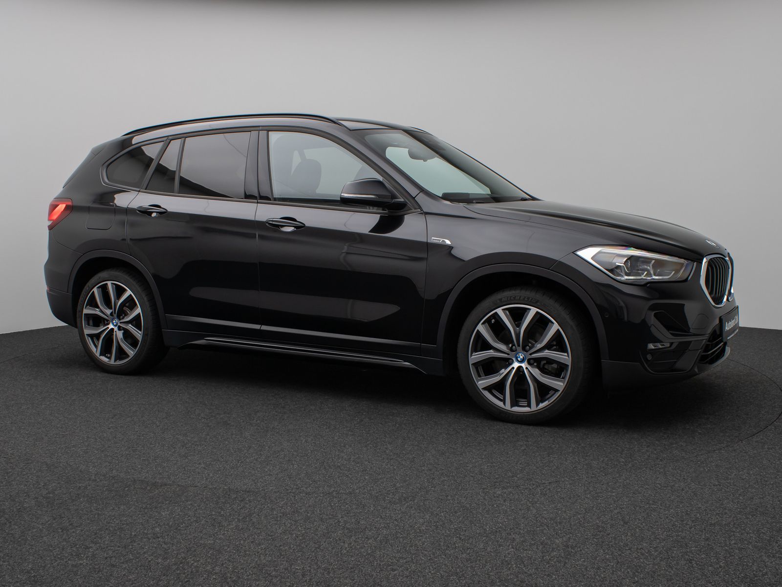 Fahrzeugabbildung BMW X1 xD25e Sport Line Kamera HUD DAB Navi+ Alarm
