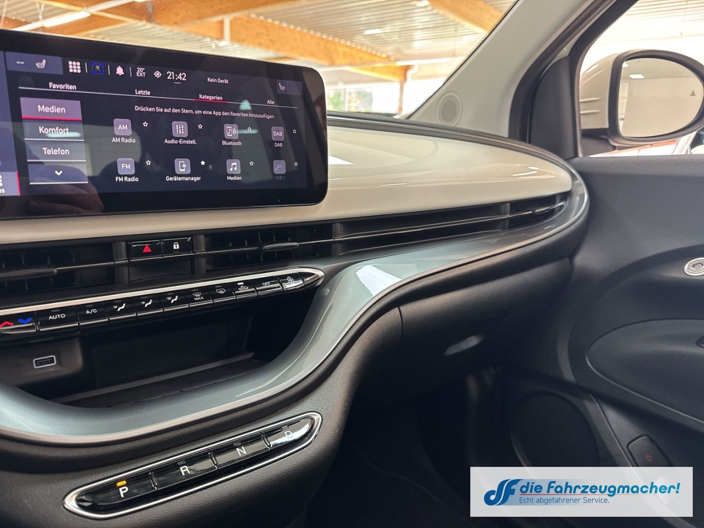 Fahrzeugabbildung Fiat 500 e Apple CarPlay Android Auto Klimaautom Fah