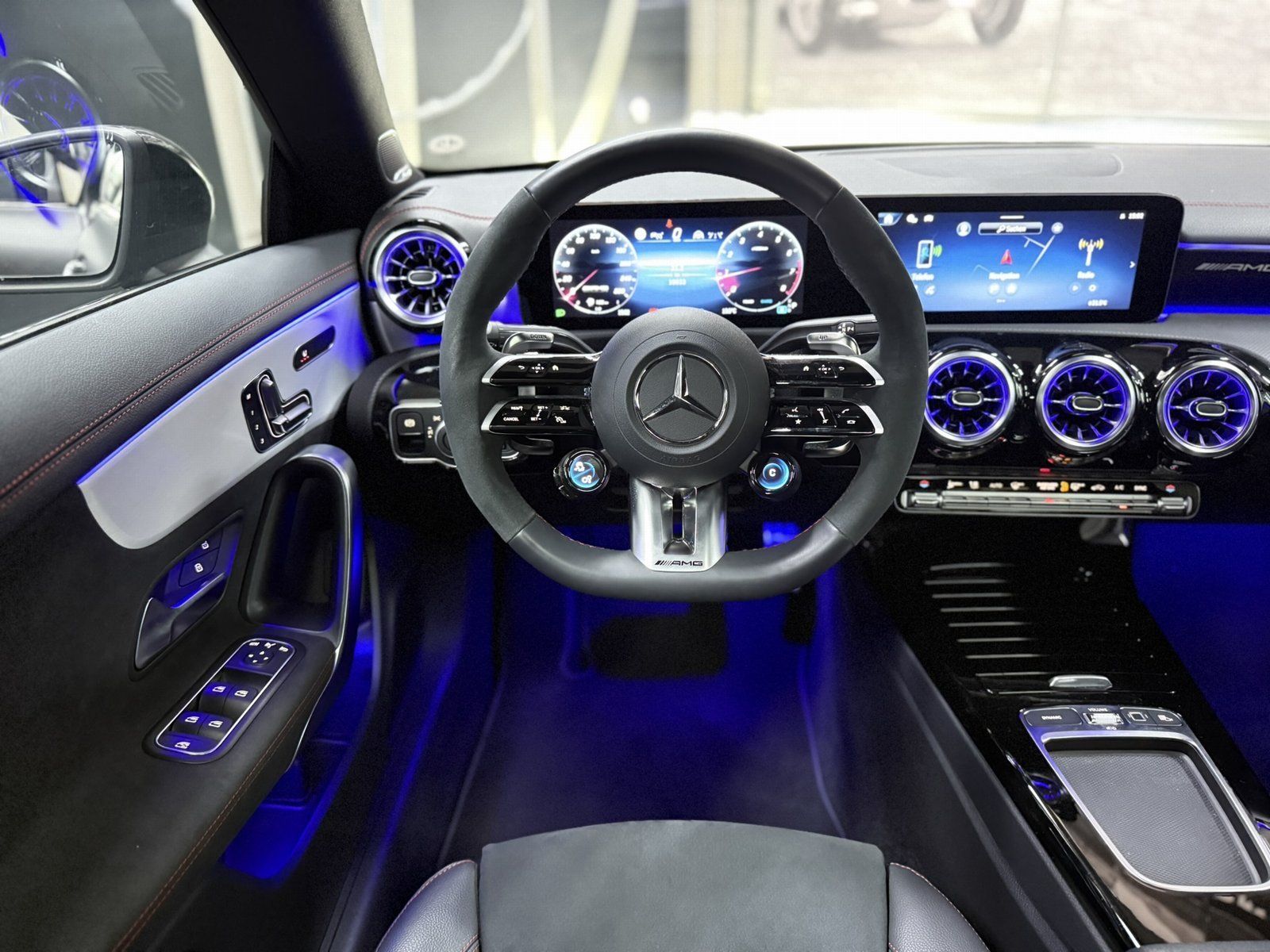 Fahrzeugabbildung Mercedes-Benz AMG CLA 35 4M*BURMESTER*PANO*FAP*HUD*360°KAMERA