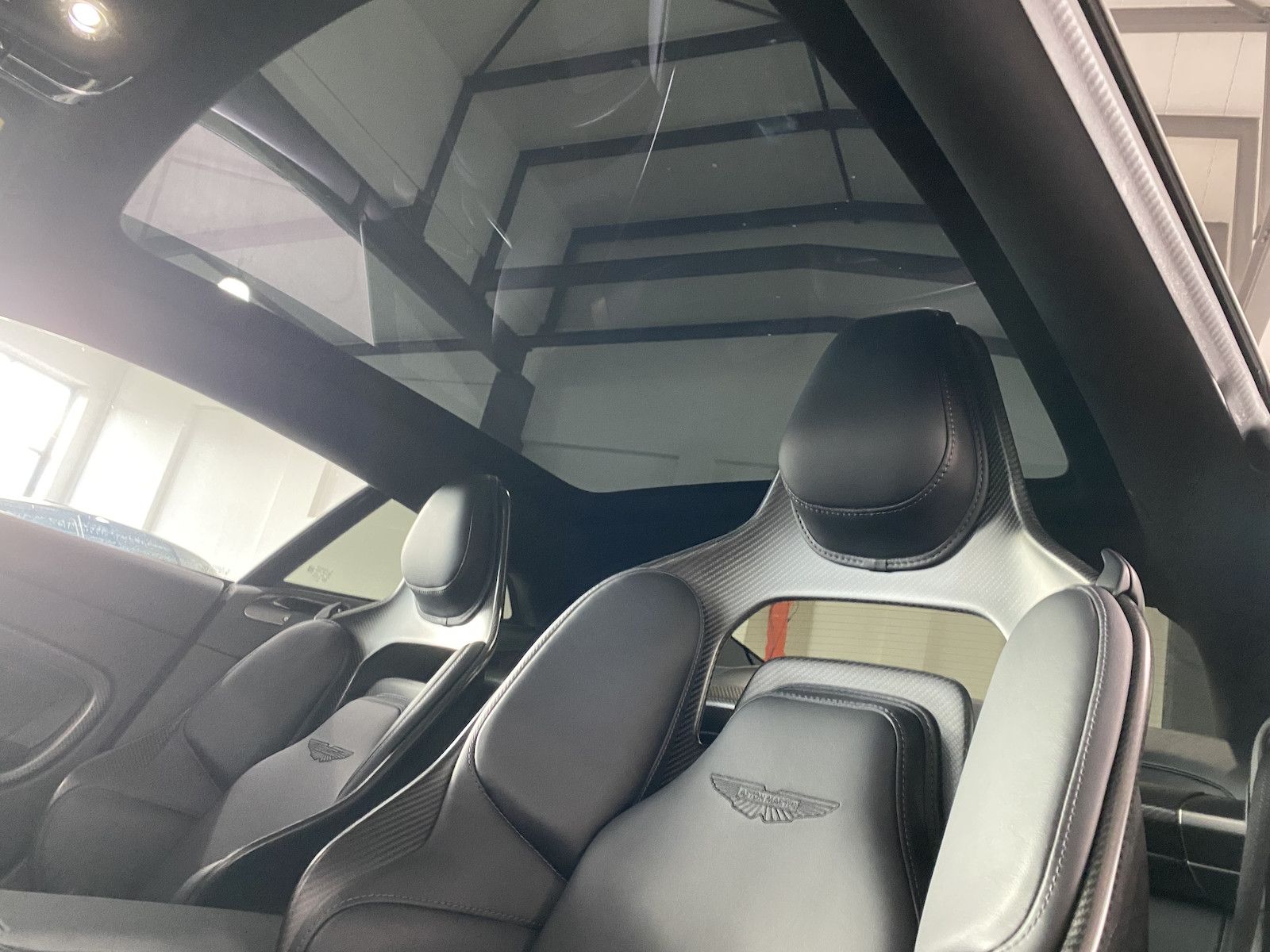 Fahrzeugabbildung Aston Martin Vanquish Q Satin/Carbon/Exhaust-Titan/UPE 50500,