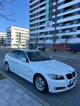 BMW E90 328i (USA) - BMW 3er Reihe: E90