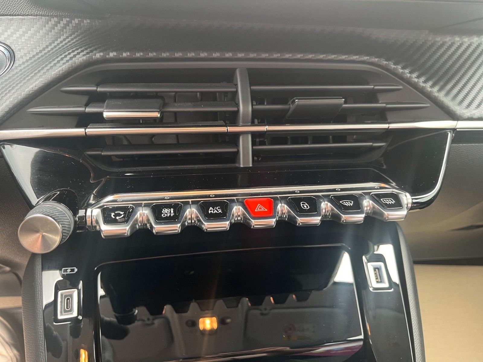 Peugeot 208 PureTech 100 EAT8 Allure – Bild 17