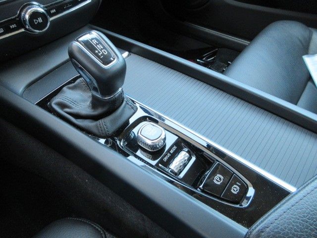Fahrzeugabbildung Volvo V60 Momentum D3 NAVI/LED/LEDER/SHZ/LHZ/PDC+CAM