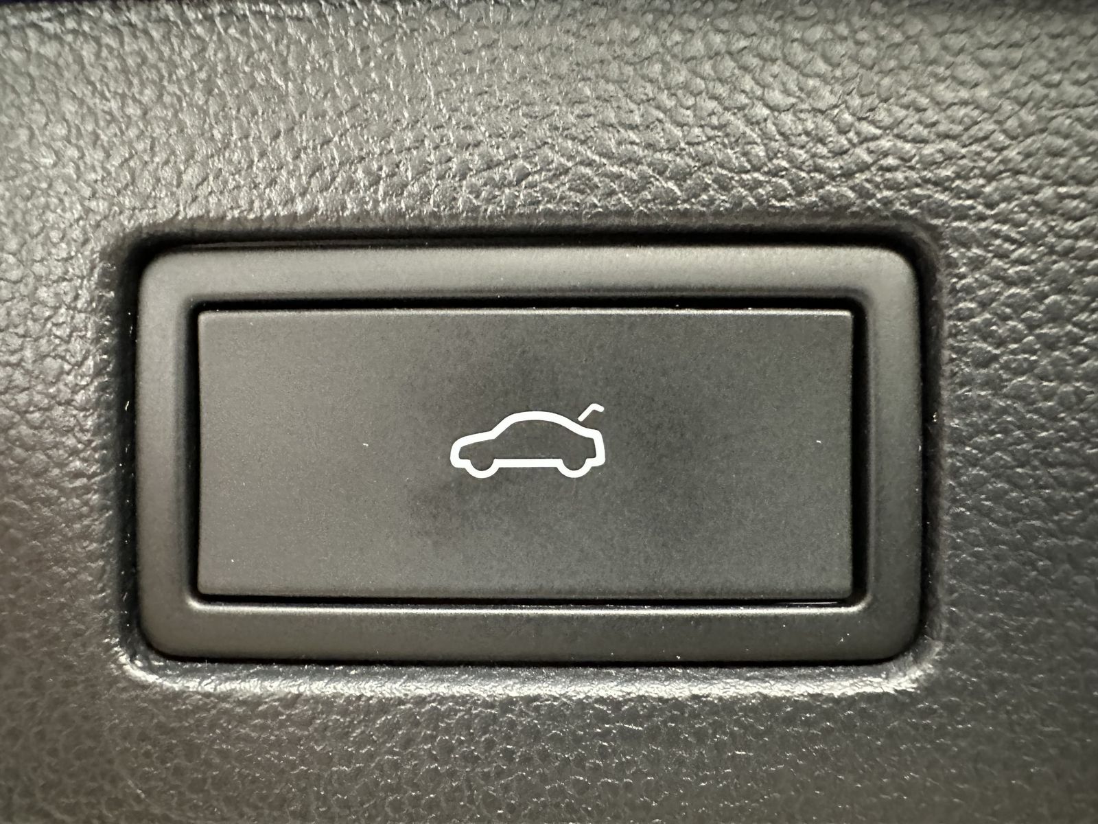 Fahrzeugabbildung Volkswagen Arteon 1.4 TSI eHybrid R-Line NAV+LED+AHK+PANO