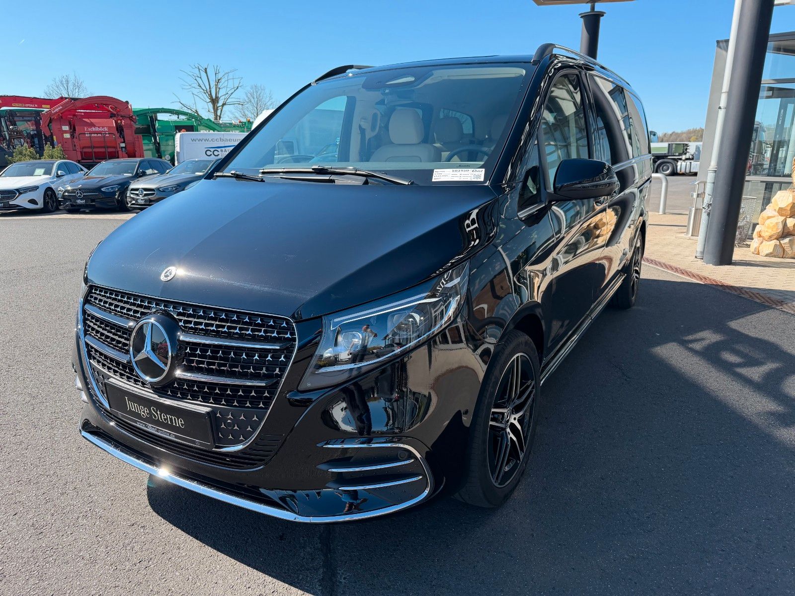 Fahrzeugabbildung Mercedes-Benz V 220 d AVA AMG AHK2,5to DISTRONIC 360Kamera