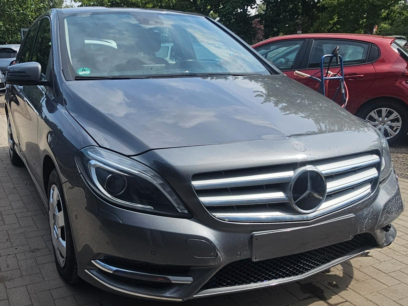 Mercedes-Benz B 200 *2 KLIMAZ.*NAVI*R.-CAM*BI XENON*PDC*