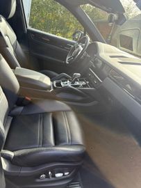 Porsche Cayenne - 9