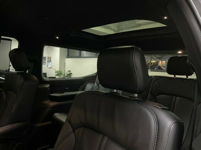 Fahrzeugabbildung Jeep WAGONEER SERIES III 5.7L-V8 ETORQUE-LUFTFEDERUNG