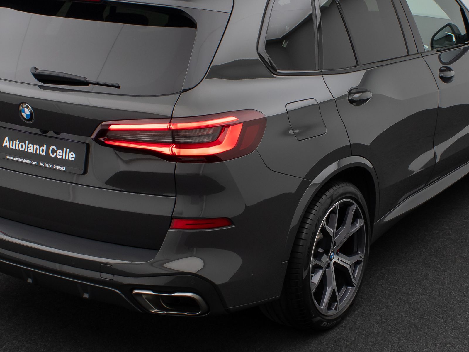 Fahrzeugabbildung BMW X5 M50i Panorama 360°Laser HUD DAB B&W Massage