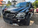 Mercedes-Benz ML 63 AMG/SCHIEBEDACH/ZWEI SÄTZE AMG FELGEN/VOLL - Mercedes-Benz ML-Class aus 2010