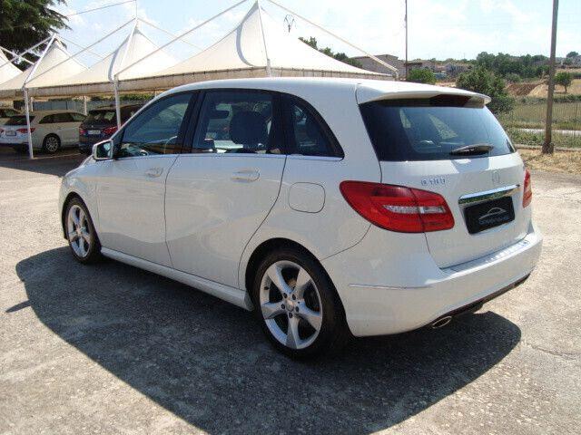 Mercedes-Benz B 180