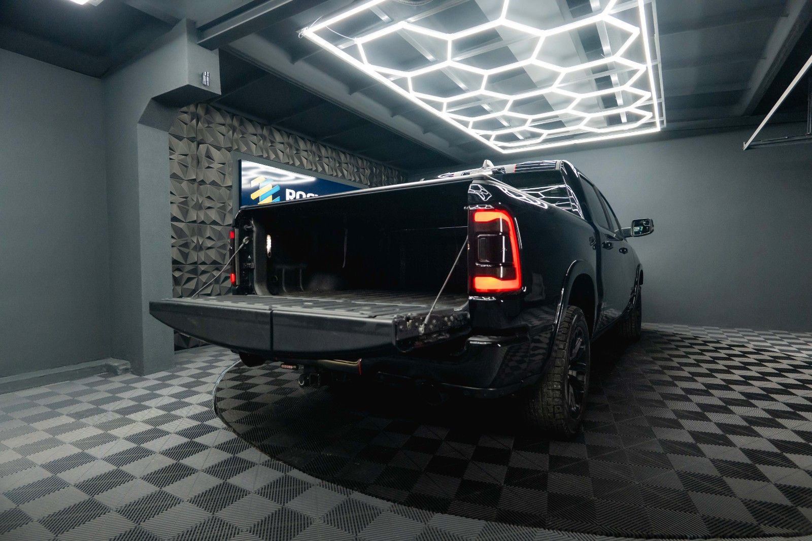 Fahrzeugabbildung Dodge RAM 5.7 V8 HEMI 4x4 LIMITED Offroad 100% Options