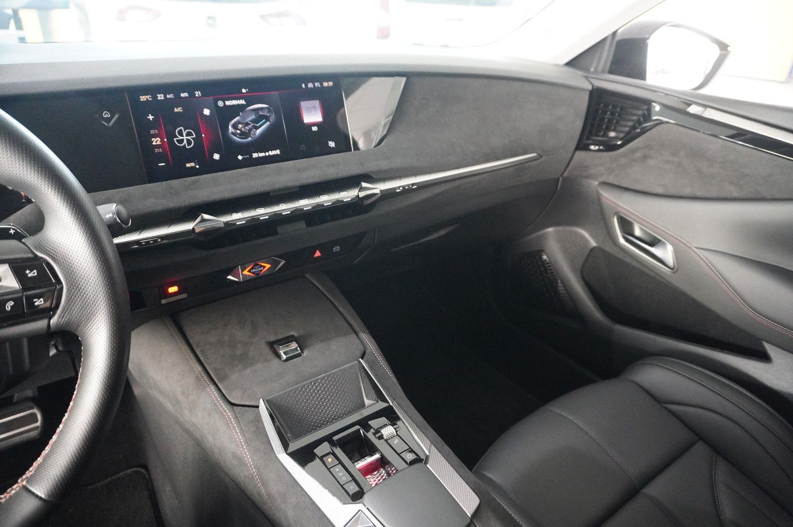 Fahrzeugabbildung DS Automobiles DS4 DS 4 E-Tense PERFORM. LINE PHEV NAVI/LED/DAB