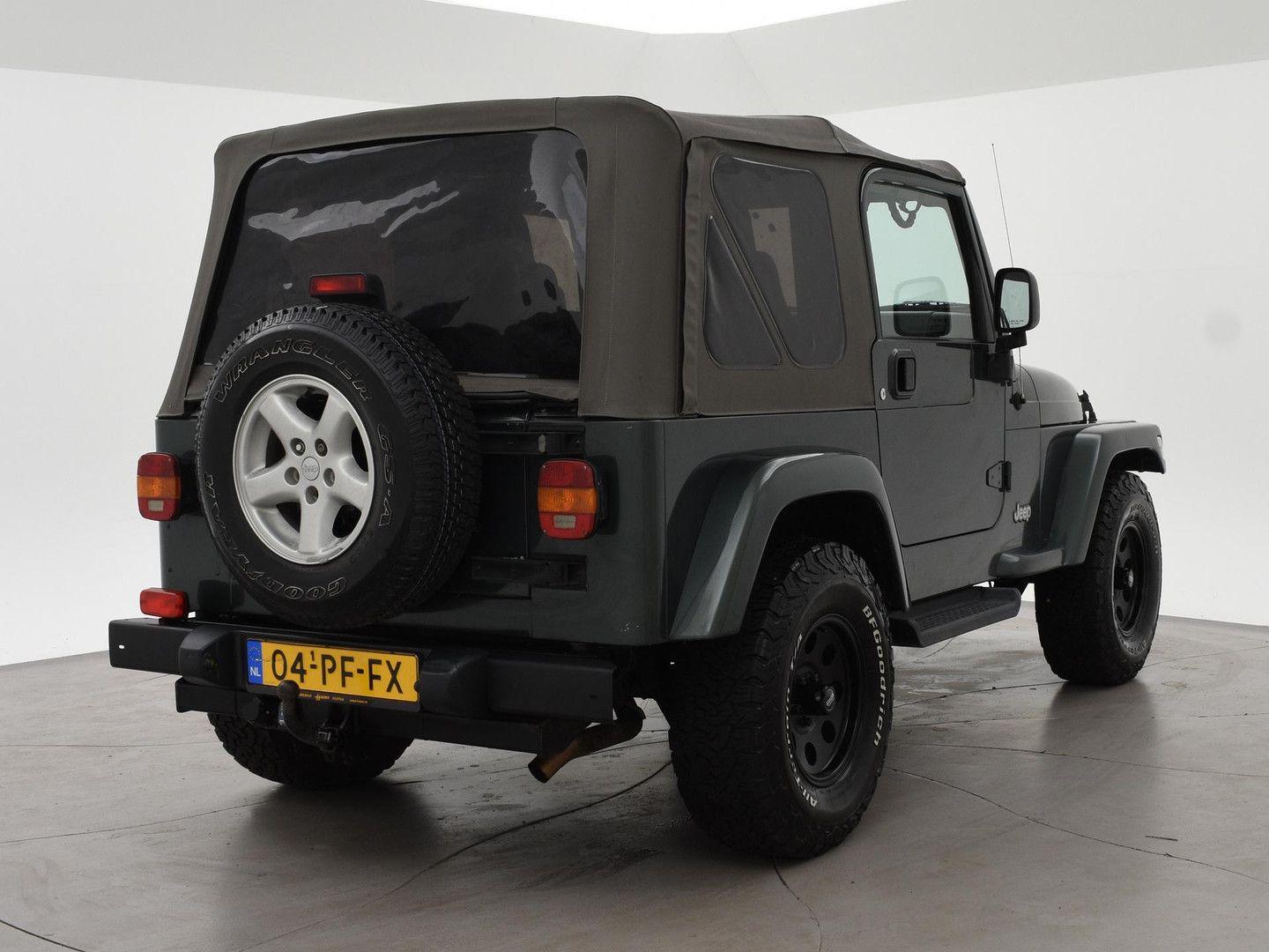 Jeep Wrangler Sahara 4.0i | 177 ch | BVM | Capote souple | Attelage | Pneus BFGoodrich All-Terrain | Bluetooth/DAB