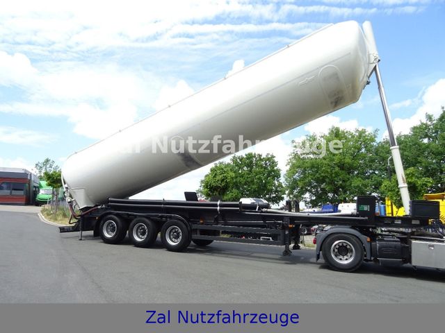 Spitzer Silo  SK 2460 ZIAL mit  Kipphydraulik