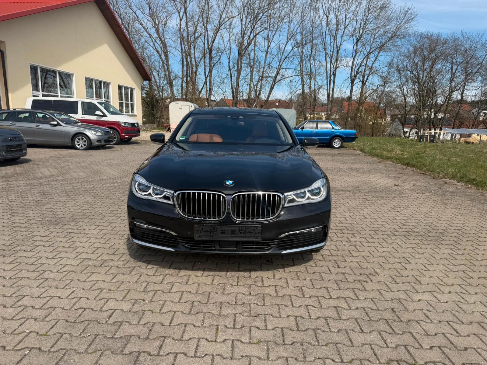 BMW 750i Lang xDrive-Voll -1 Hand-8xBereifung