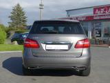 Mercedes-Benz B180 d LED Allwetter Navi AHK Tempomat Sitzheizu - Mercedes-Benz B 180 mit Diesel-Antrieb: Automatik