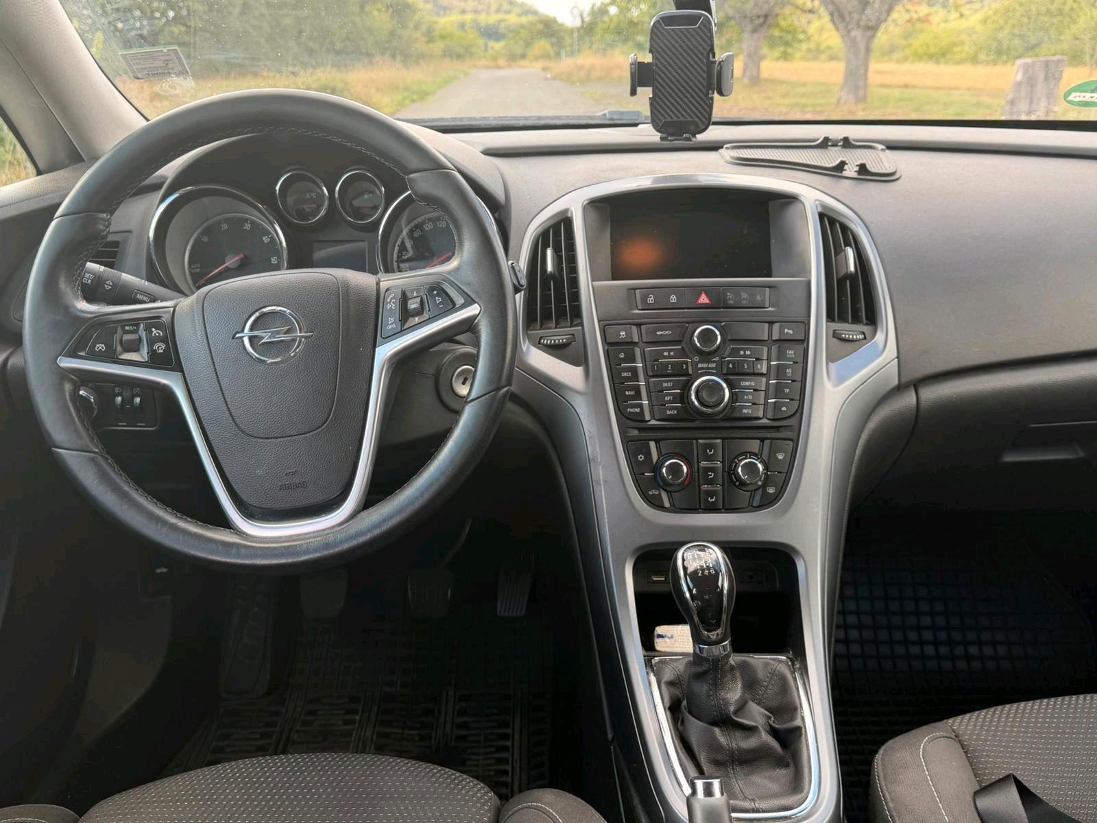 Opel Astra 2015 — photo 12