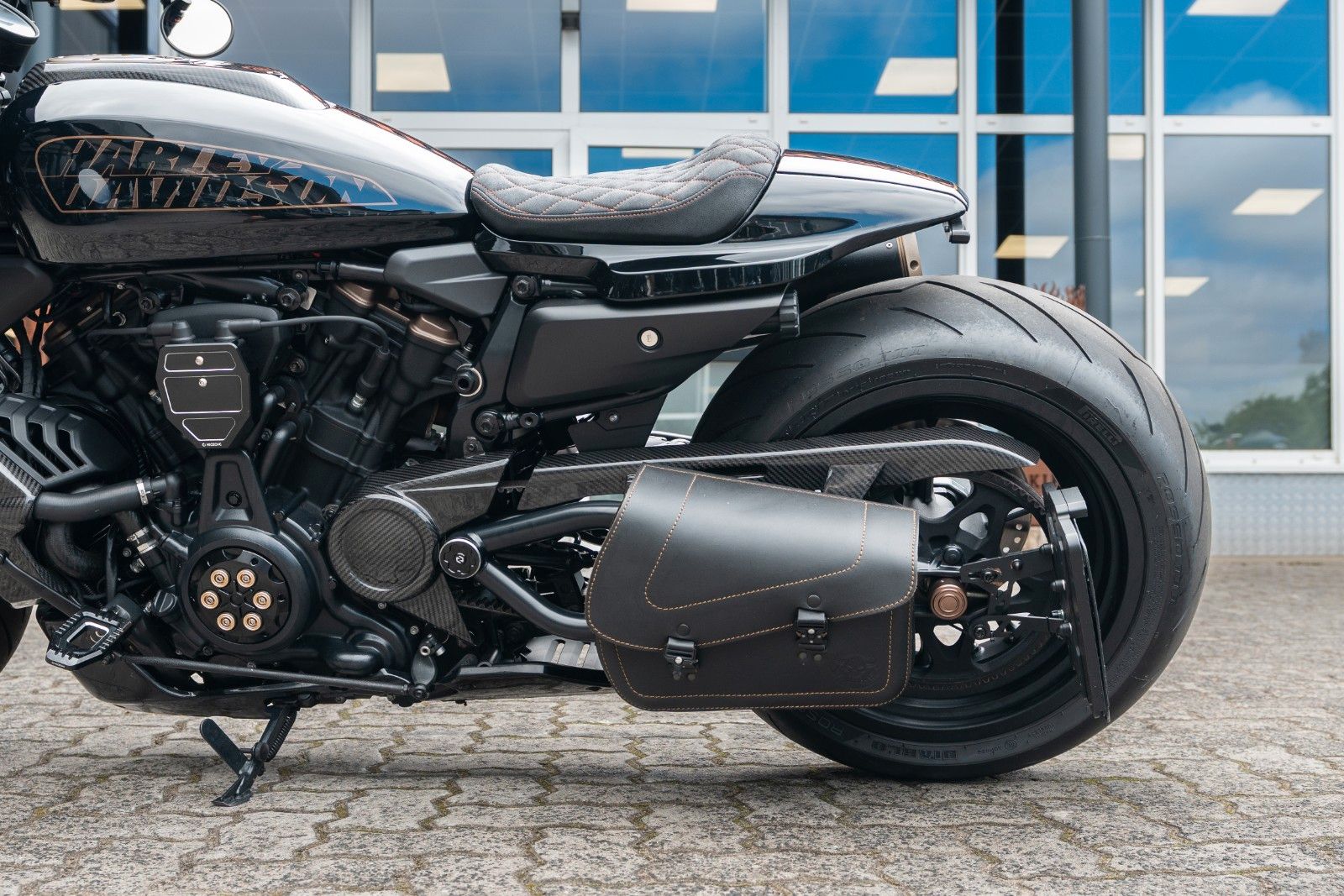 Fahrzeugabbildung Harley-Davidson Sportster S RH1250S - Jekill & Hyde 240er Umbau