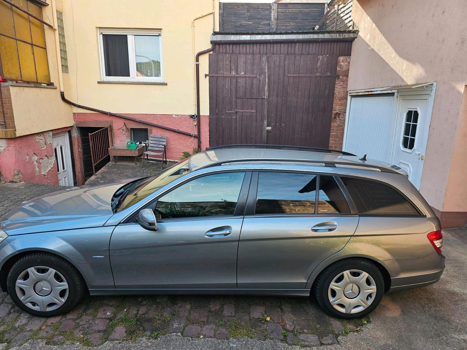 Mercedes-Benz C200 2010 — photo 9