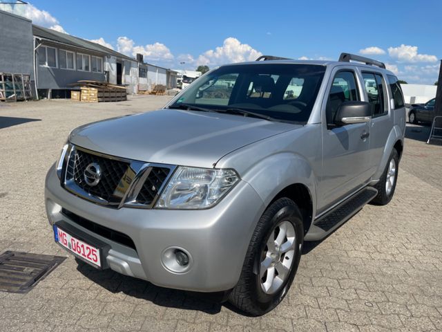 Nissan Pathfinder 2.5 dCi XE 4x4*7Sitzer*AHK*Klima*