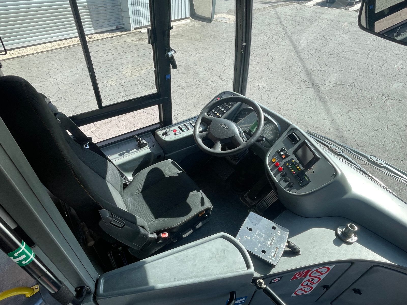 VANHOOL  2013 - Image 9 of 32