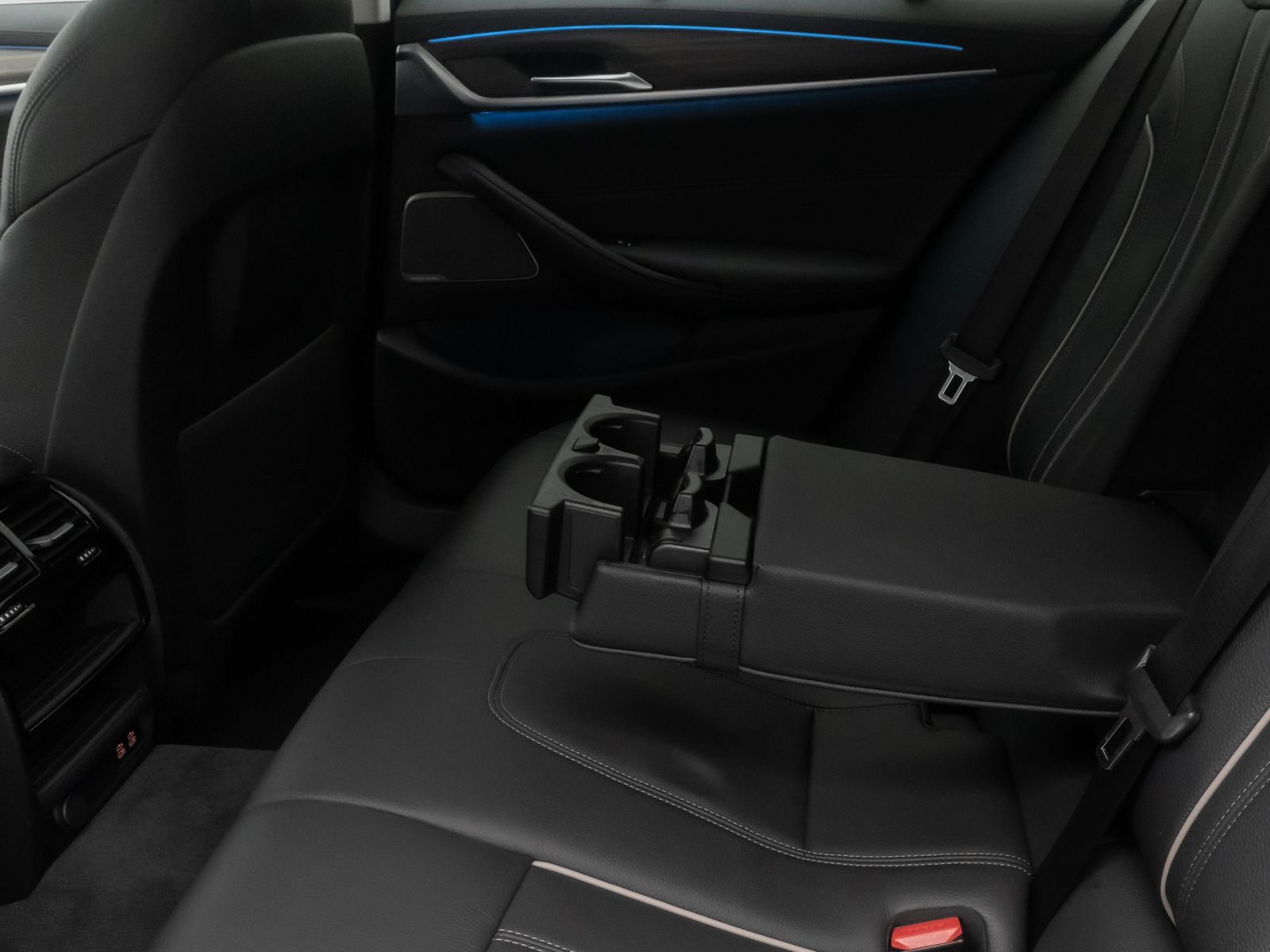 Fahrzeugabbildung BMW 530e Luxury Line DAB Laser Komfort H/K HUD Sport