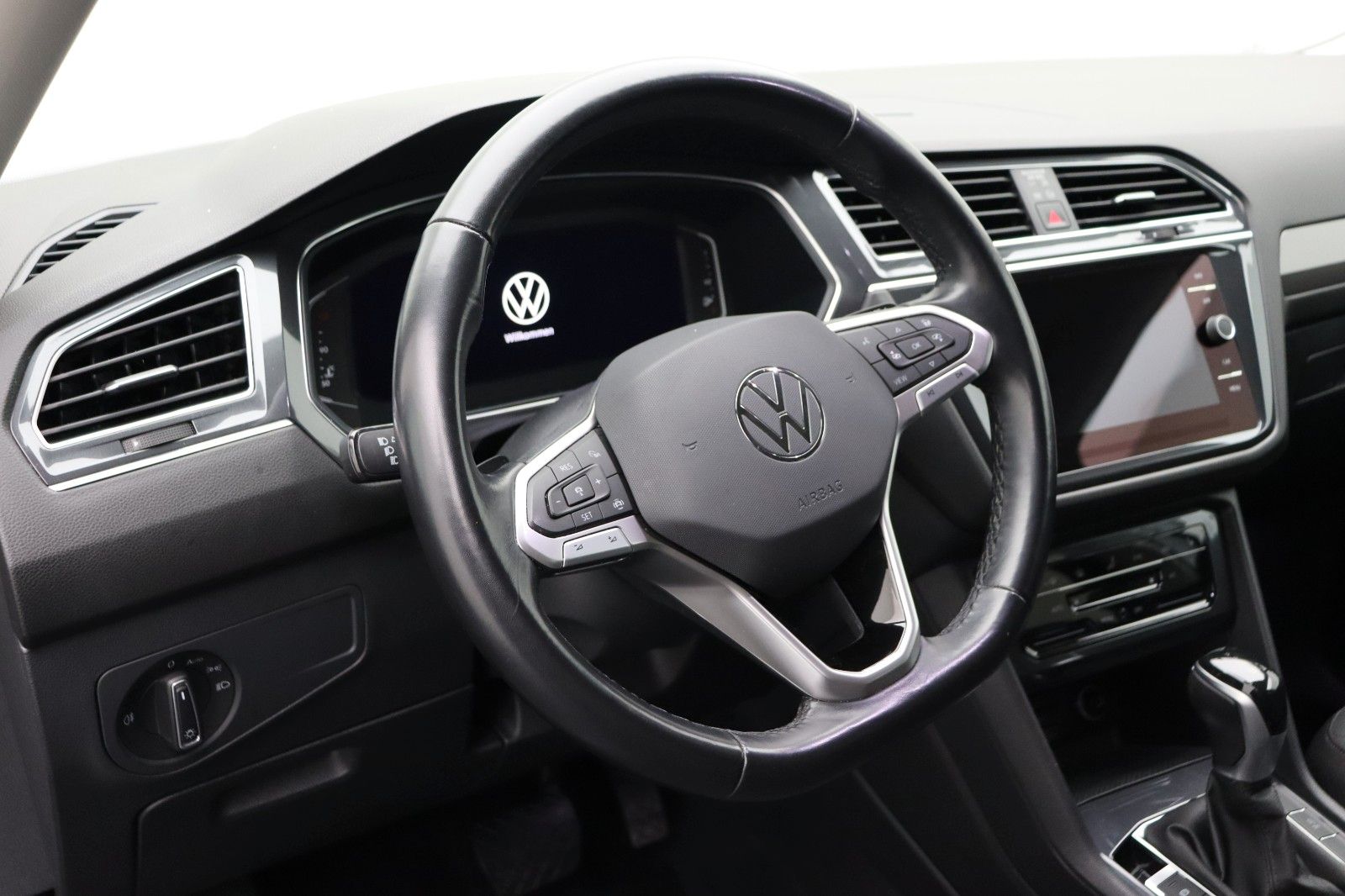 Fahrzeugabbildung Volkswagen Tiguan Allspace Life DSG ACC AHK 7Sitze LED