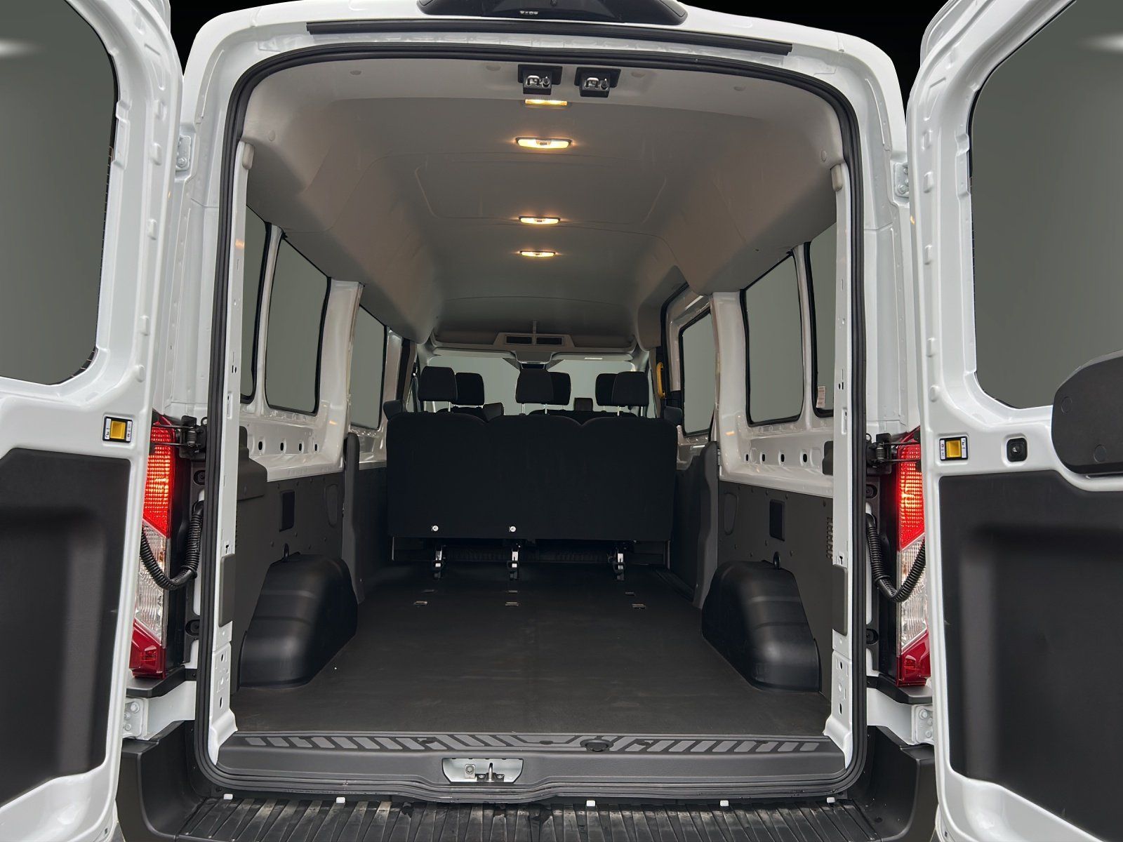 Fahrzeugabbildung Ford Transit Kombi 350L3 Trend 6 Sitze GJR Techno Pak