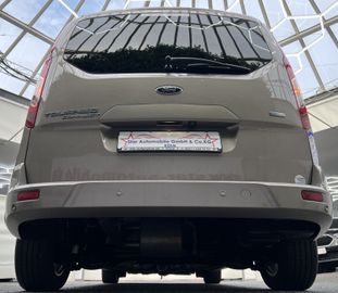 Ford Grand Tourneo - 10