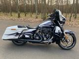 Harley-Davidson Street Glide CVO - Motorräder in Solingen