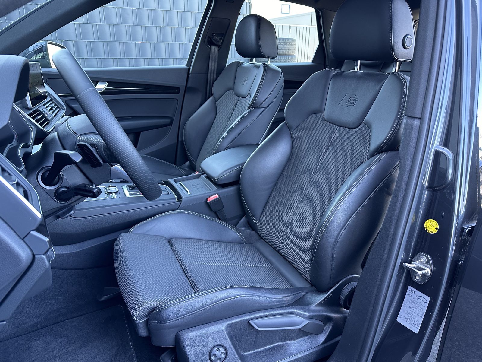 Fahrzeugabbildung Audi Q5 55 TFSI e Quattro S-Line NAV+LED+LUFTFEDERUNG