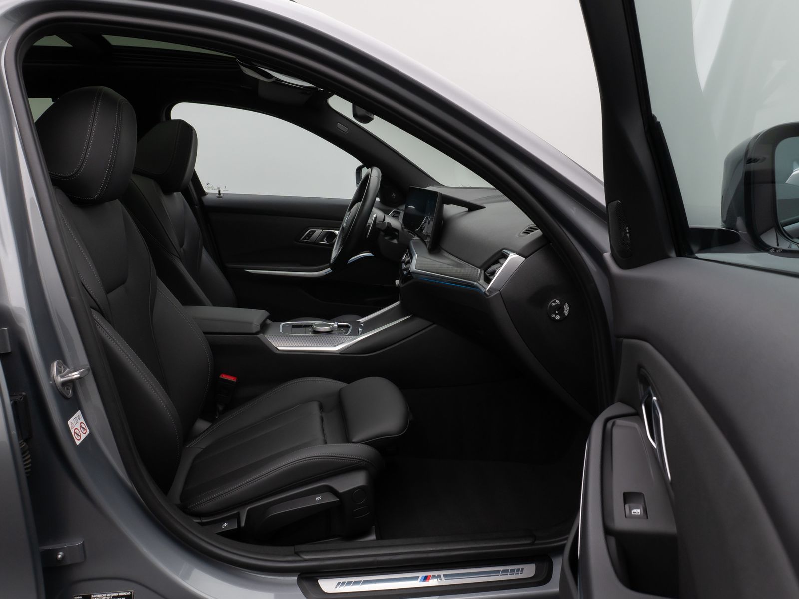 Fahrzeugabbildung BMW 330i  M Sport Panorama 360° HUD DAB H/K 19Zoll