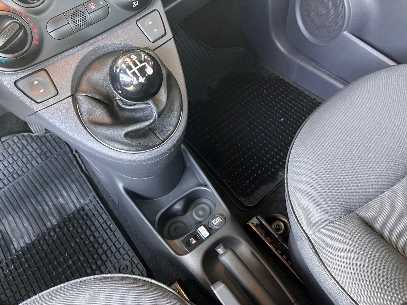 Fahrzeugabbildung Fiat 500C Lounge KLIMA ALU 8-Fach bereift