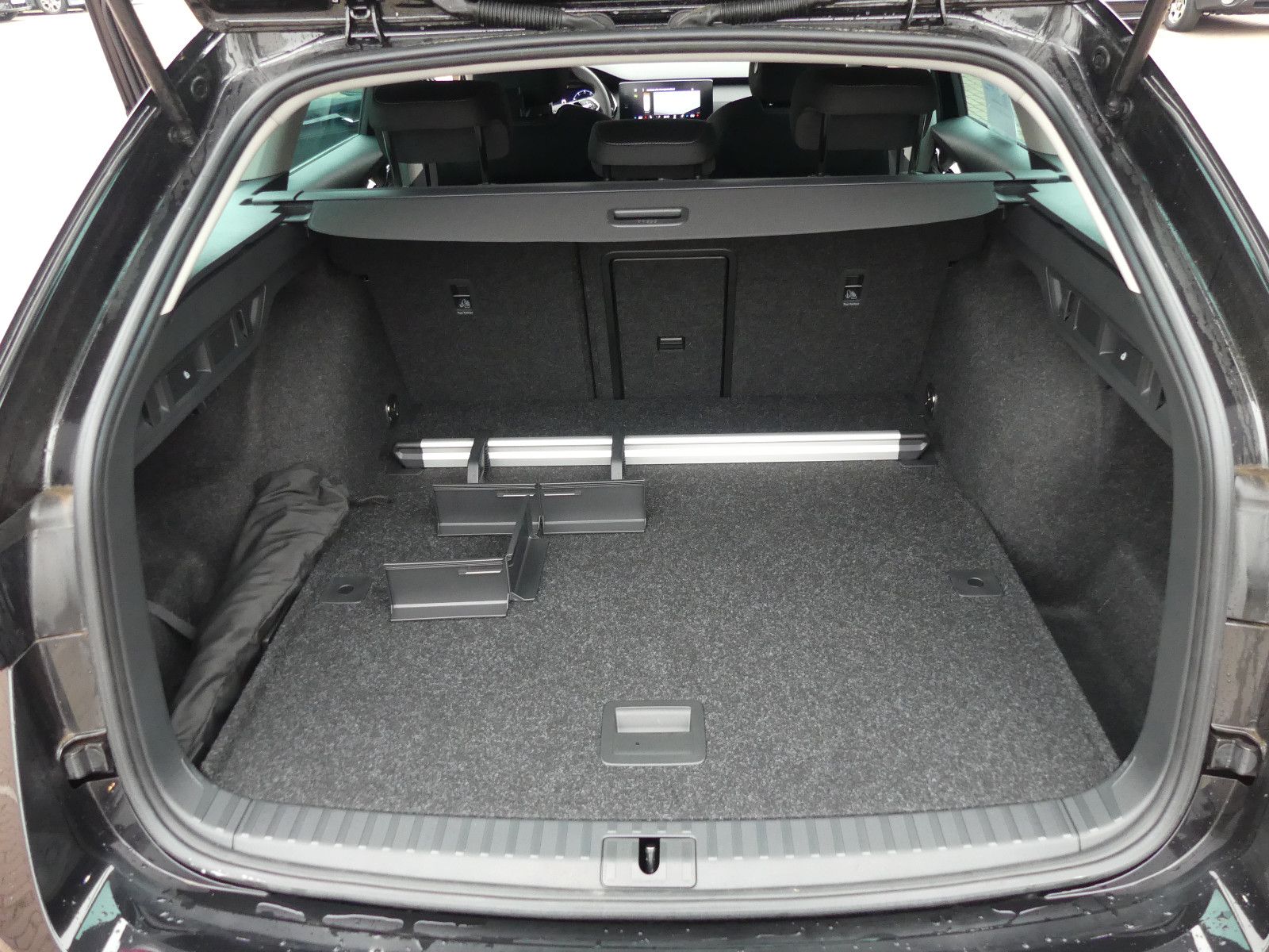 Fahrzeugabbildung SKODA Octavia Combi 2.0 TDI CLEVER *NAVI*ACC*KESSY*BT*